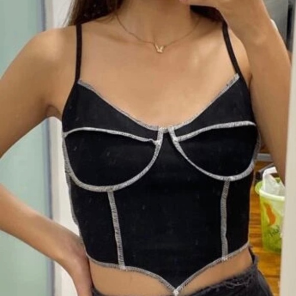 Contrast stitch asymmetrical hem crop top - Picture 1 of 4